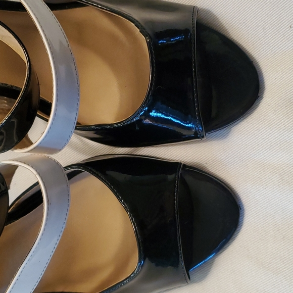 FOREVER by PAULA ABDUL, White and Black Heels size 10 - Picture 3 of 12